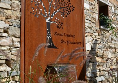 fontaine_decorative_de_maison_de_campagne