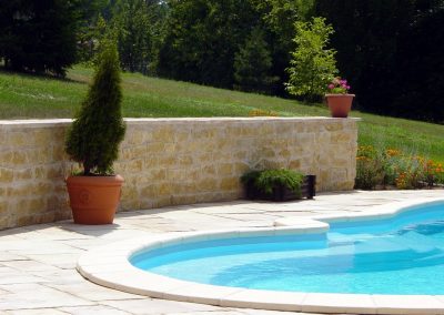 piscine_avec_mur_calcaire