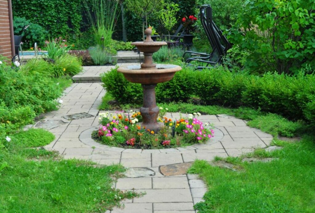 jolie fontaine de jardin